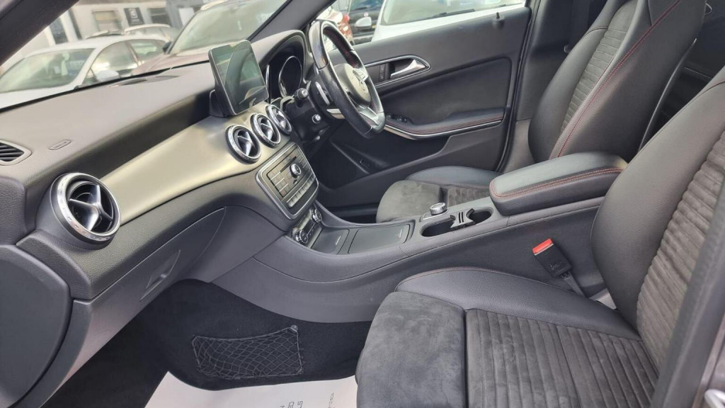 MERCEDES-BENZ GLA CLASS