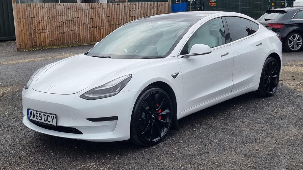 TESLA MODEL 3