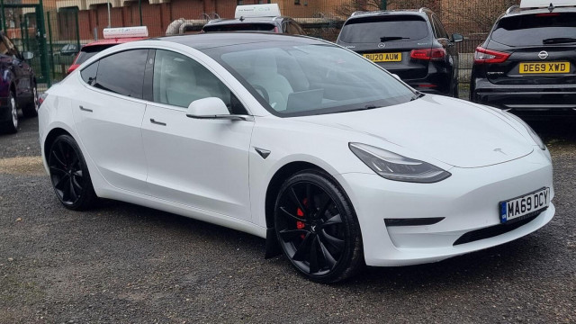 TESLA MODEL 3