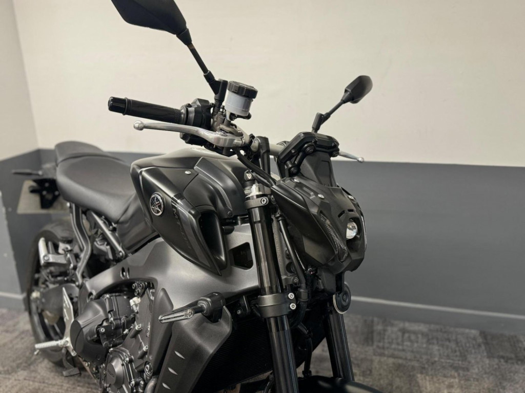 YAMAHA MT-09