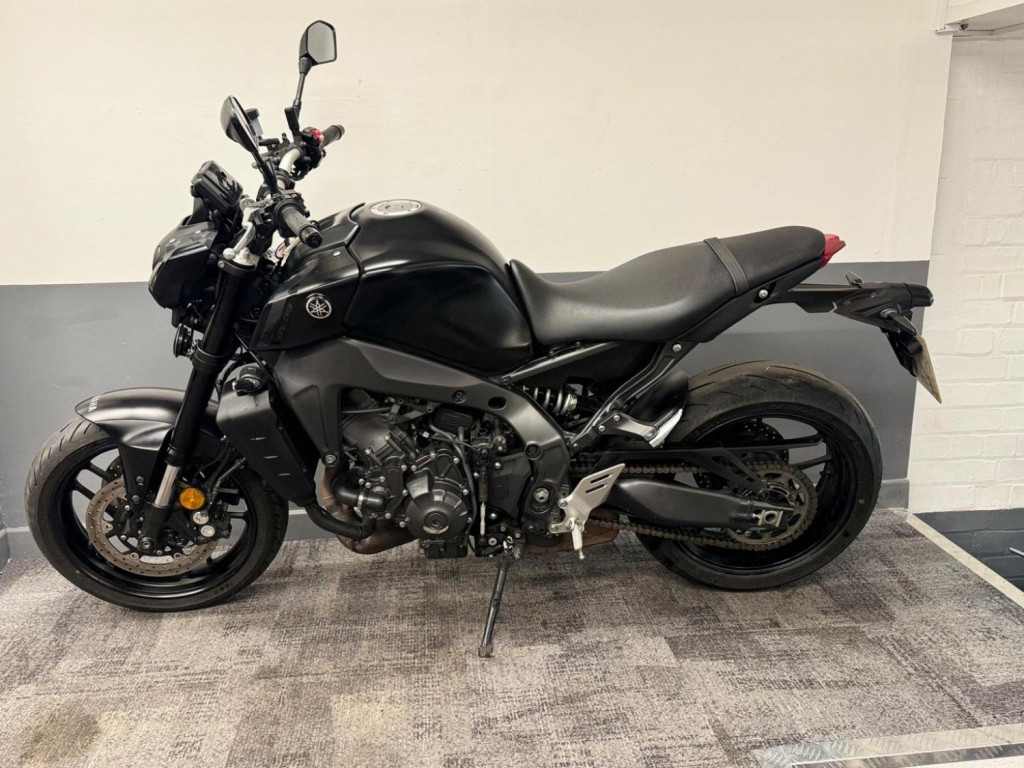YAMAHA MT-09