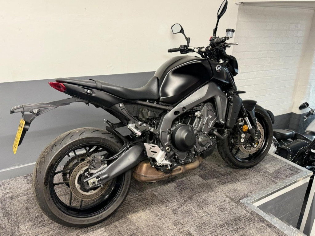 YAMAHA MT-09
