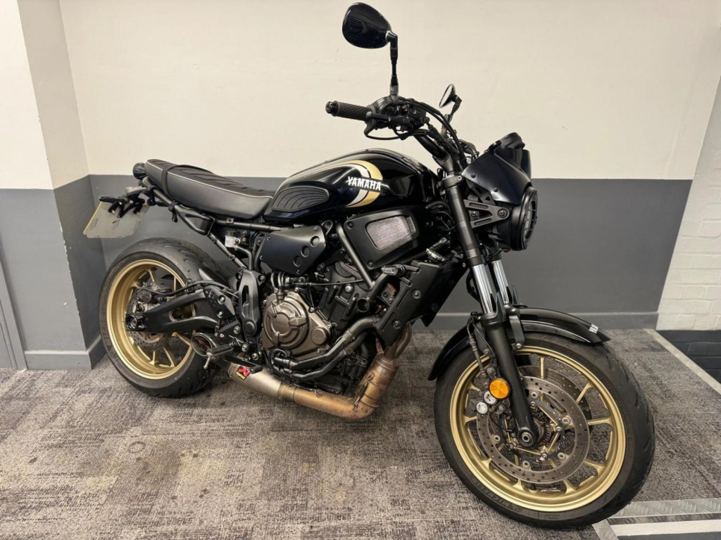 YAMAHA XSR700