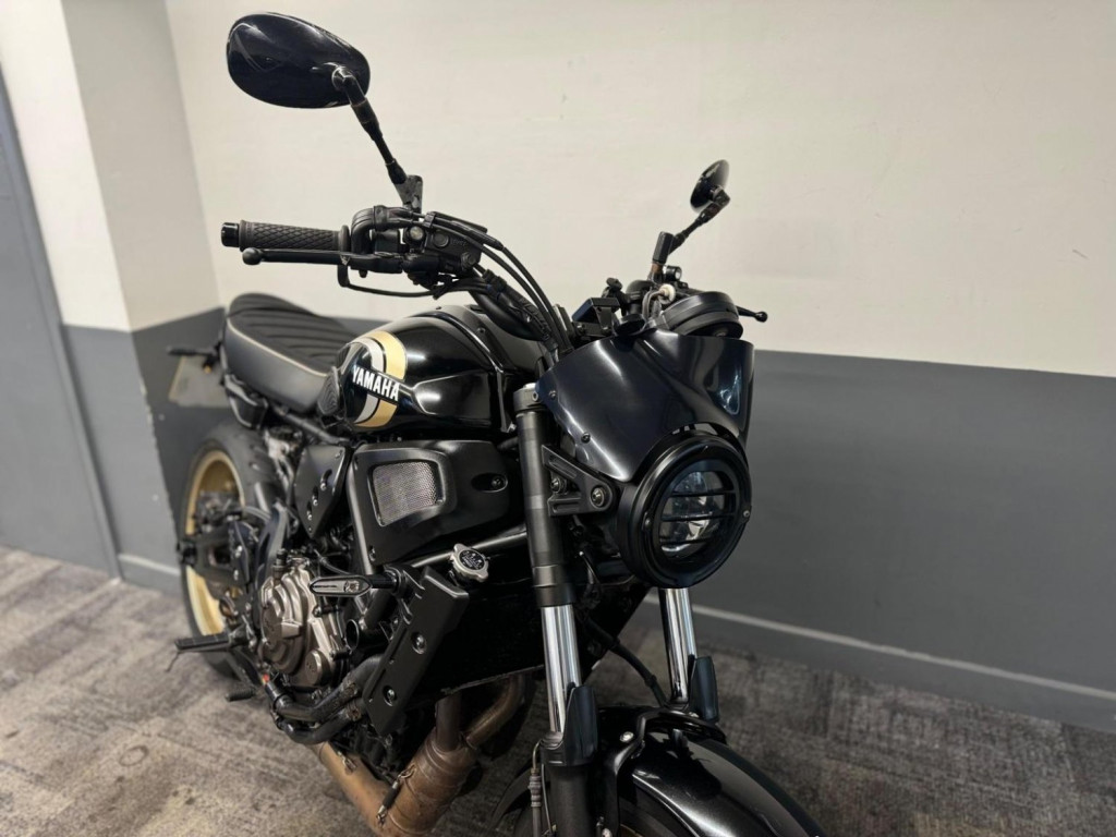 YAMAHA XSR700