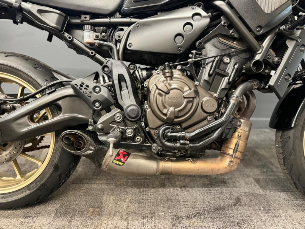 YAMAHA XSR700
