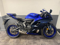 YAMAHA R7