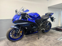 YAMAHA R7