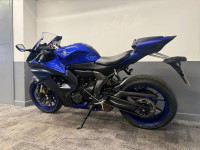 YAMAHA R7