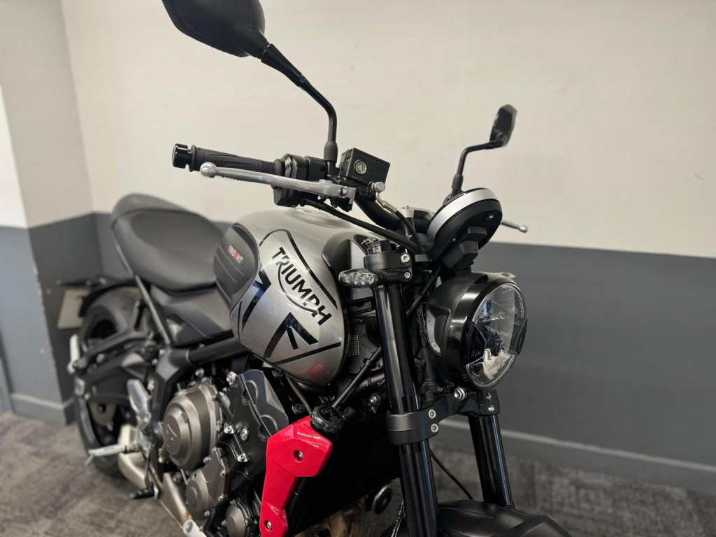 TRIUMPH Trident