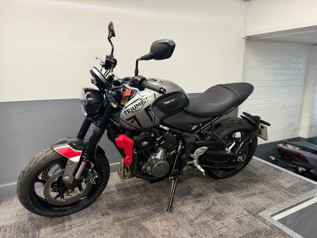 TRIUMPH Trident