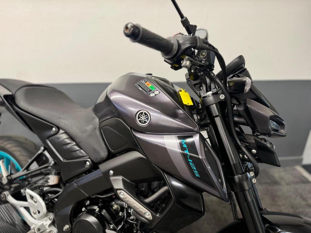 YAMAHA MT-125