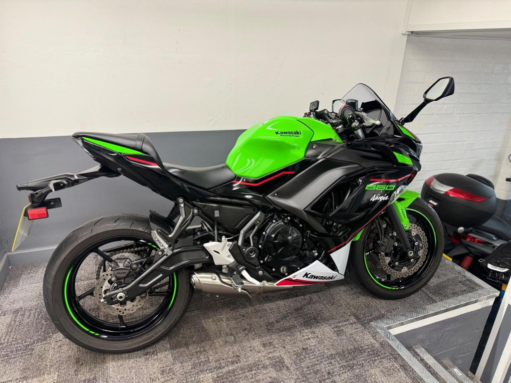 KAWASAKI Ninja 650