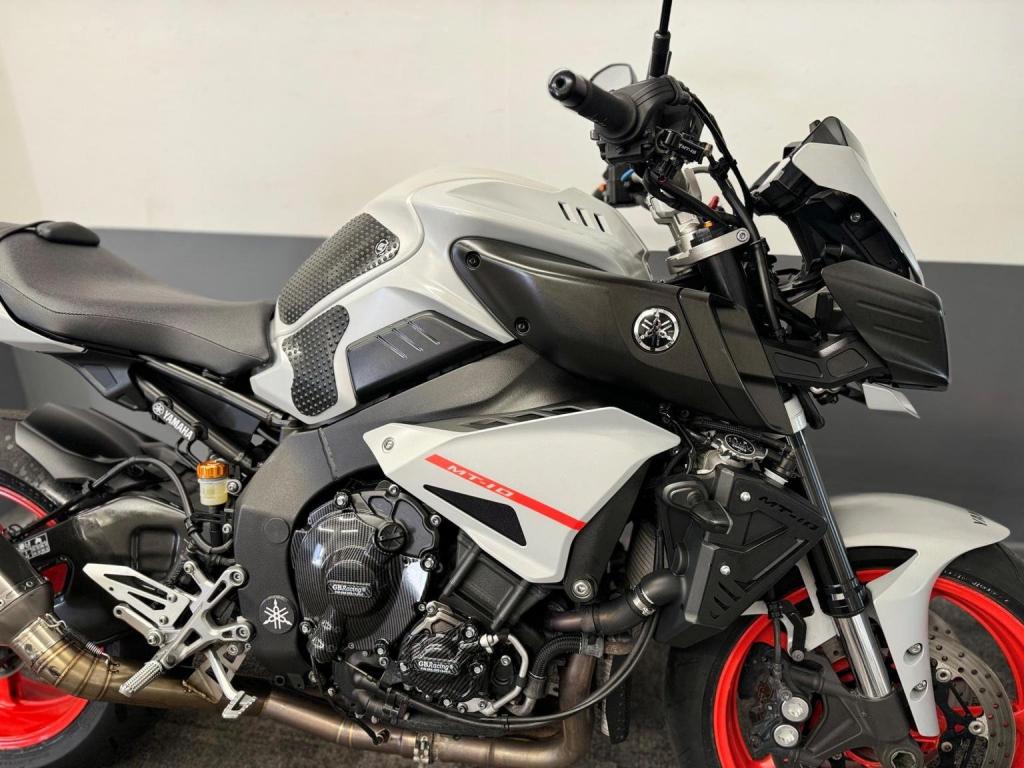 YAMAHA MT-10