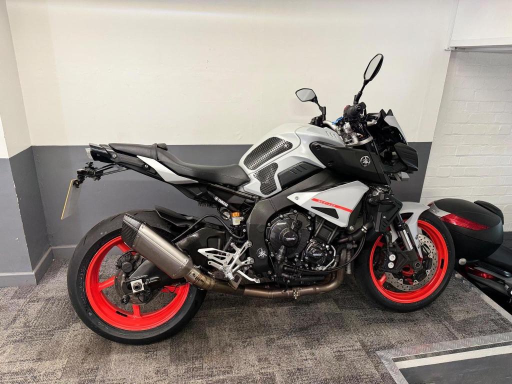 YAMAHA MT-10