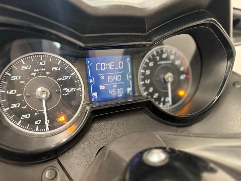 YAMAHA 
