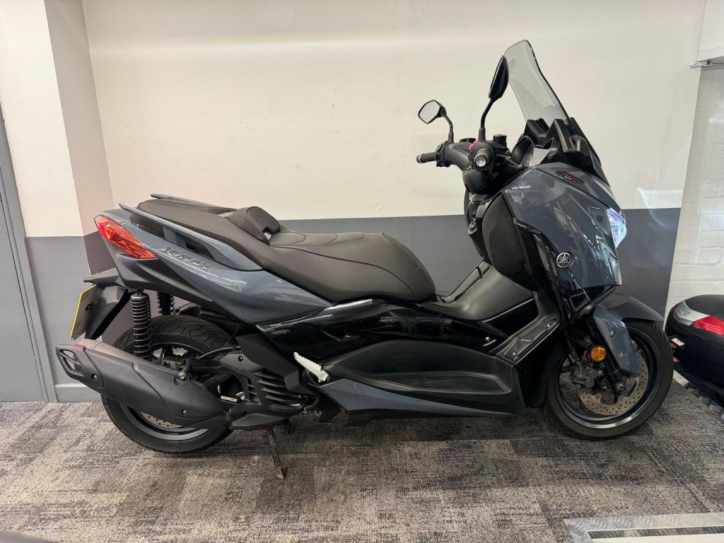 YAMAHA 