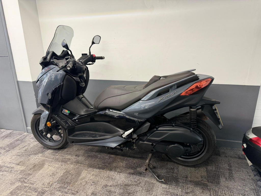 YAMAHA 
