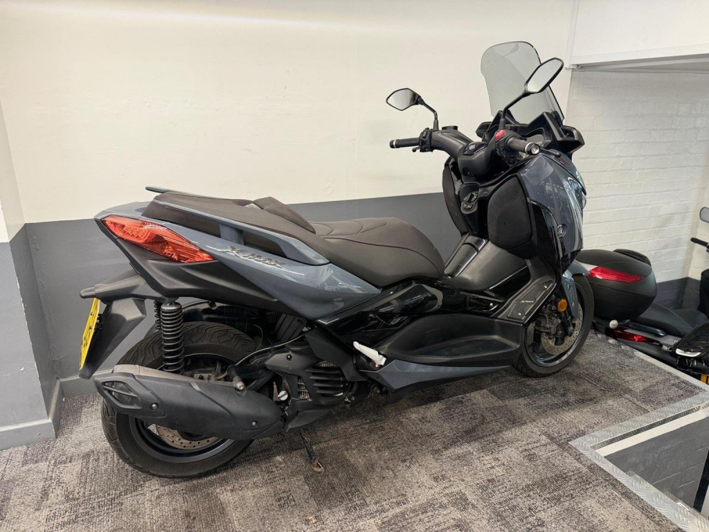 YAMAHA 