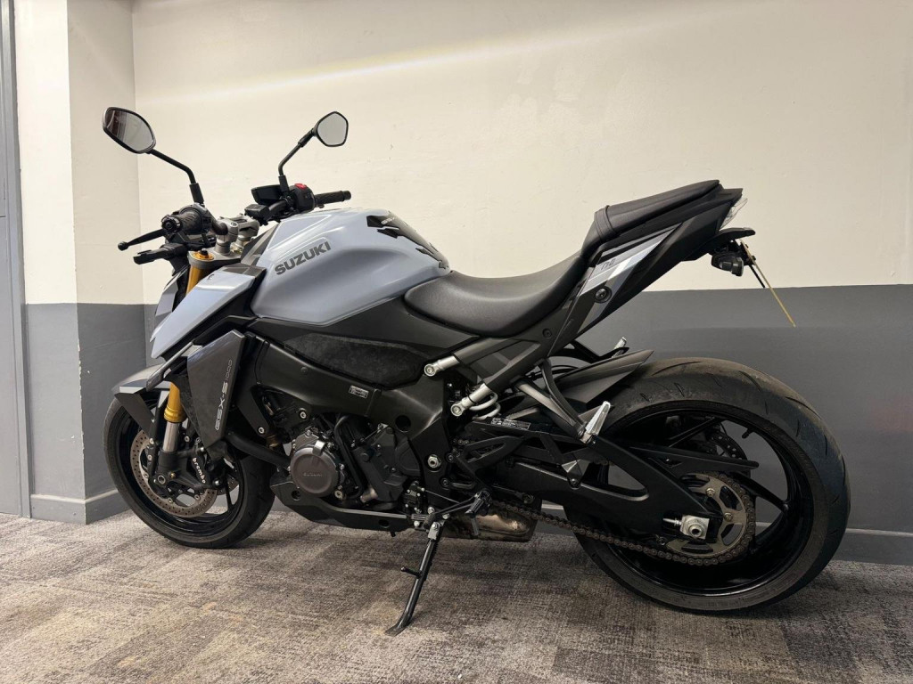 SUZUKI GSX-S1000