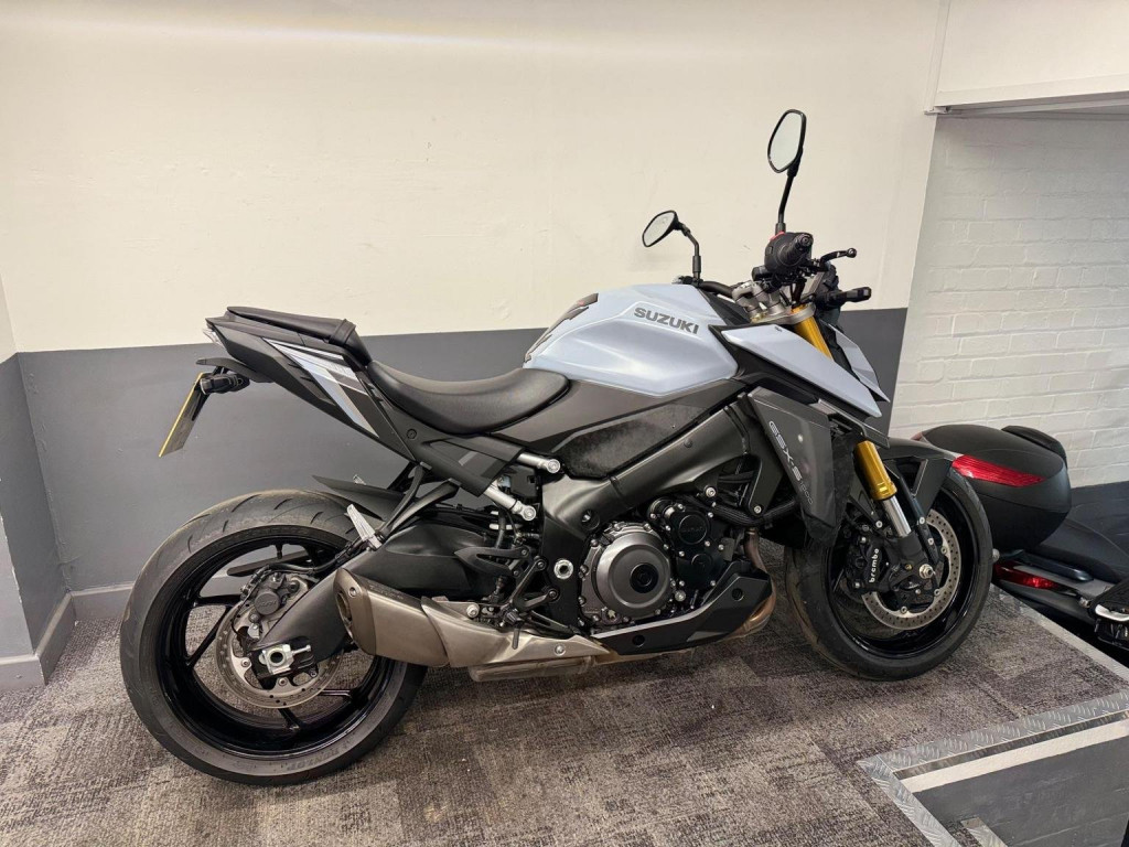 SUZUKI GSX-S1000