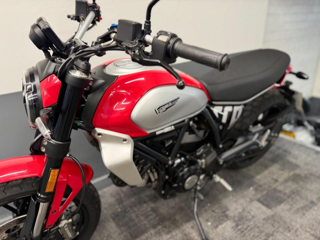 DUCATI SCRAMBLER 800