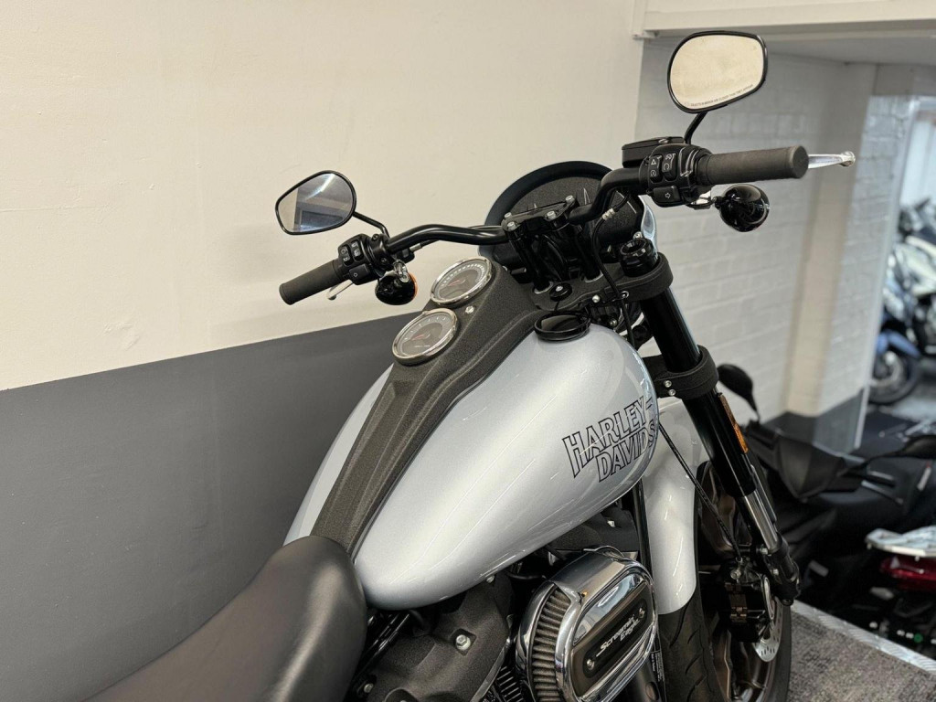 HARLEY-DAVIDSON Softail