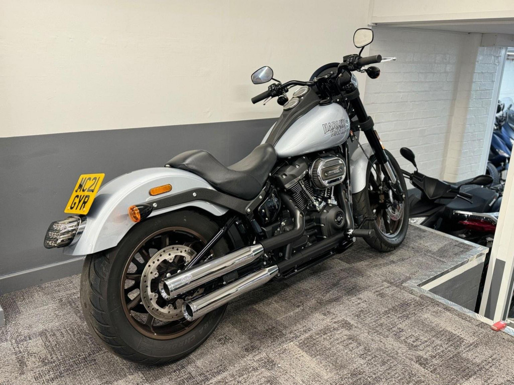 HARLEY-DAVIDSON Softail