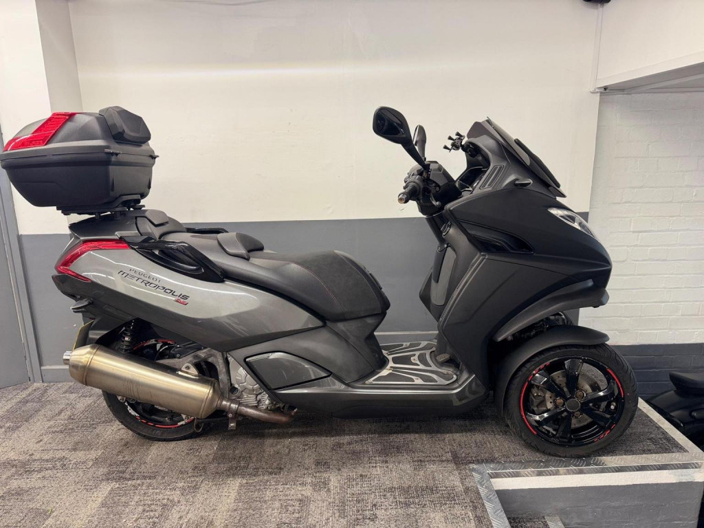 PEUGEOT METROPOLIS