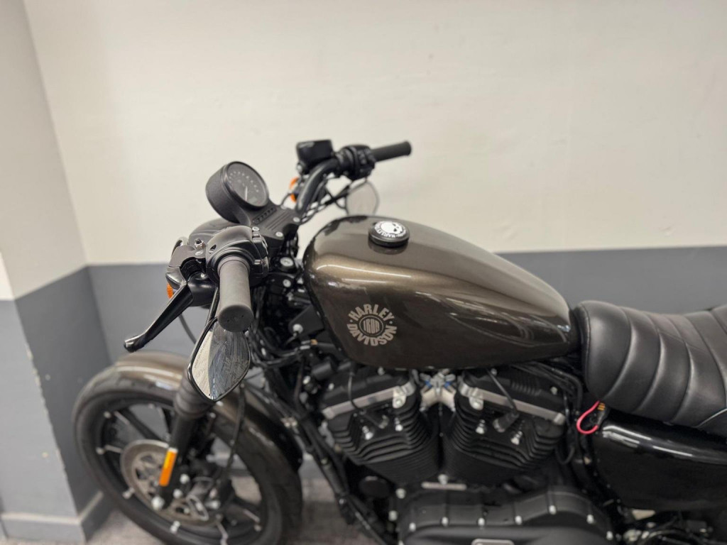 HARLEY-DAVIDSON Sportster