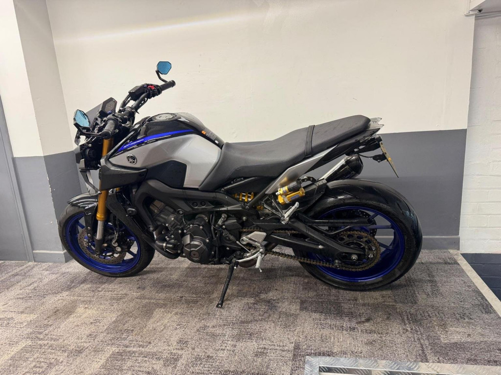 YAMAHA MT-09