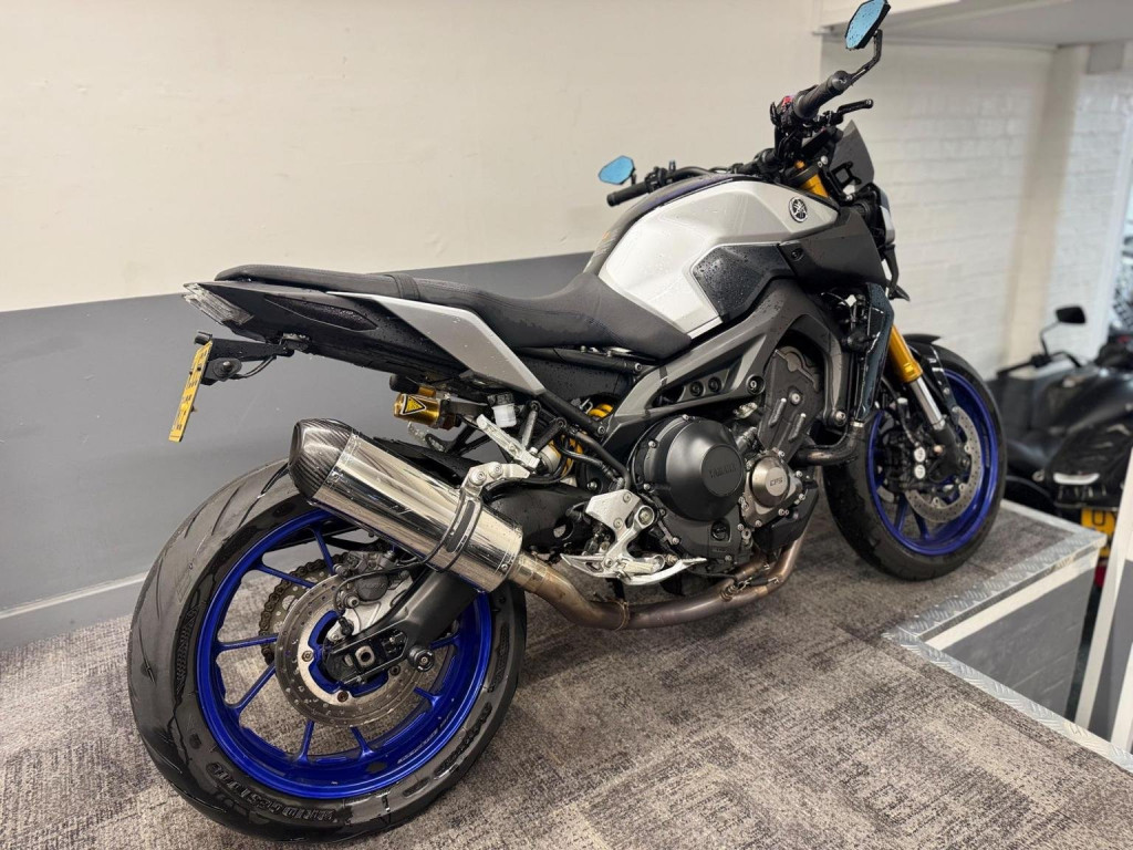 YAMAHA MT-09