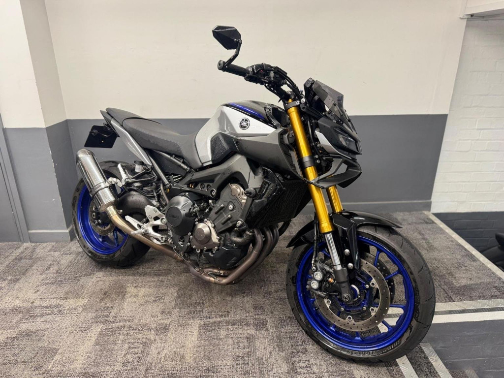 YAMAHA MT-09