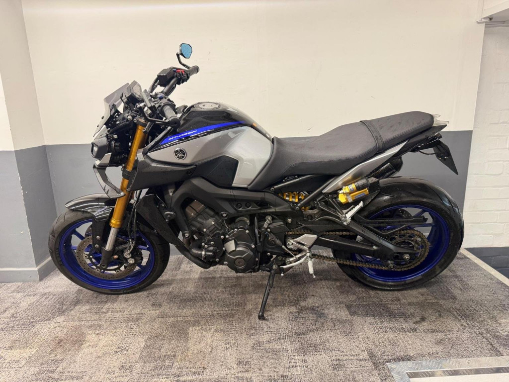 YAMAHA MT-09