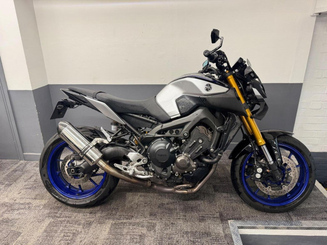 YAMAHA MT-09