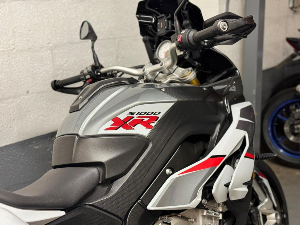 BMW S1000XR