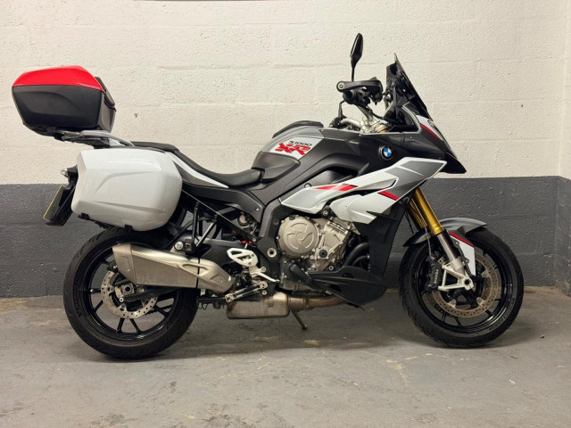 BMW S1000XR