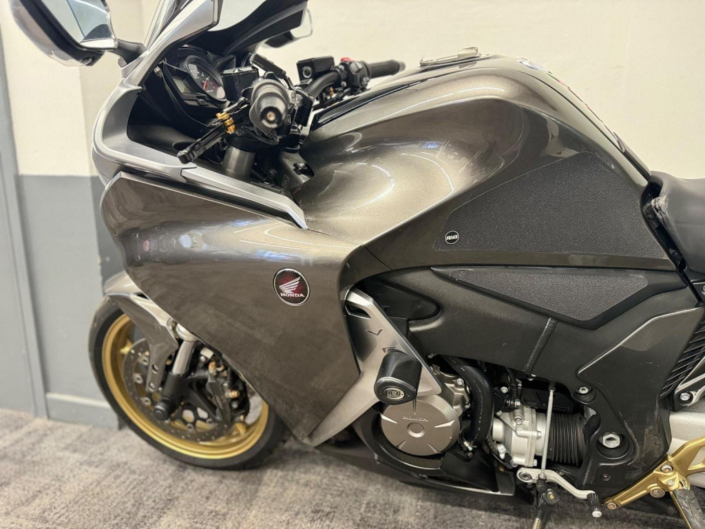 HONDA VFR1200F