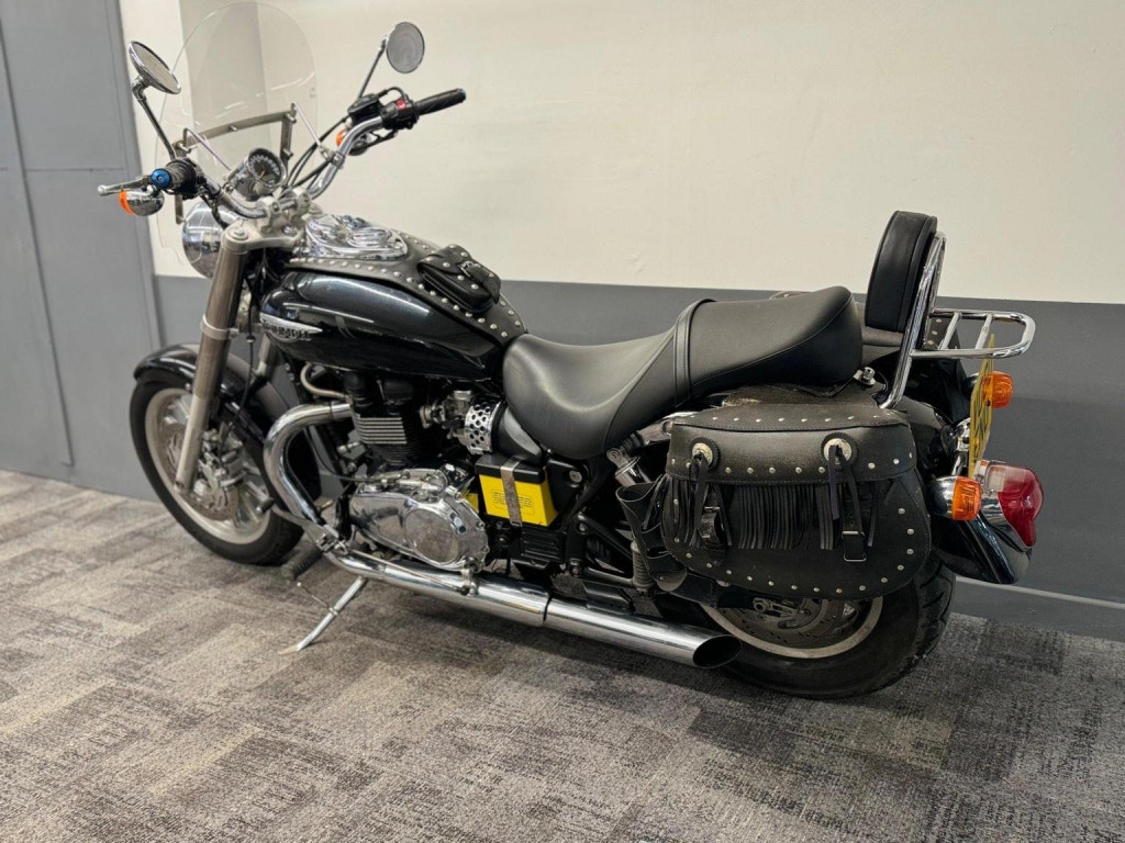 TRIUMPH Bonneville