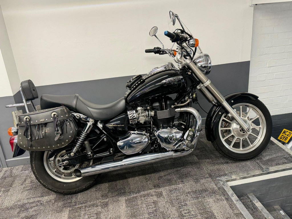 TRIUMPH Bonneville