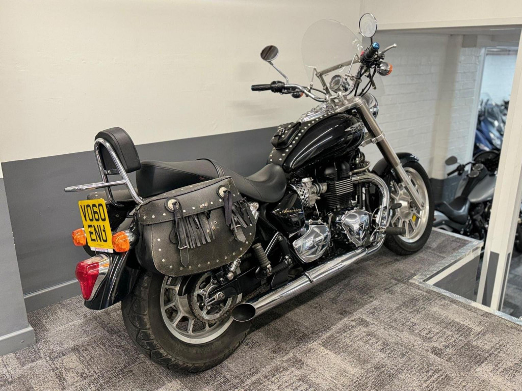 TRIUMPH Bonneville