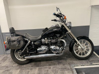 TRIUMPH Bonneville