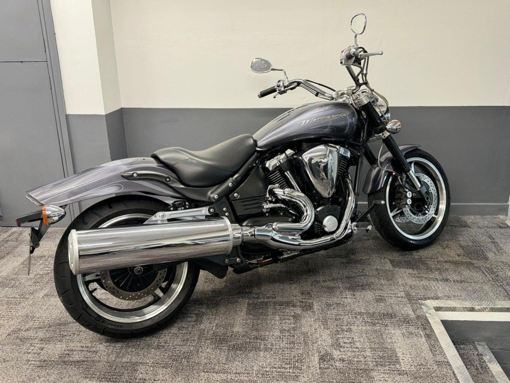 YAMAHA XV1700