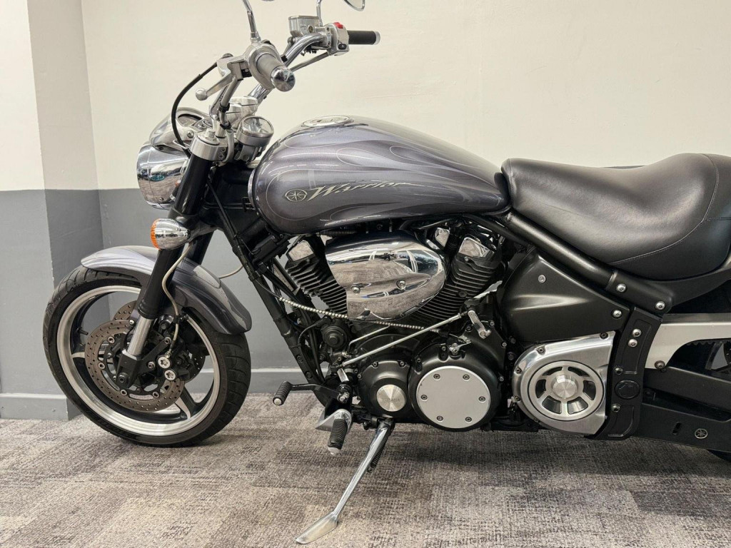YAMAHA XV1700