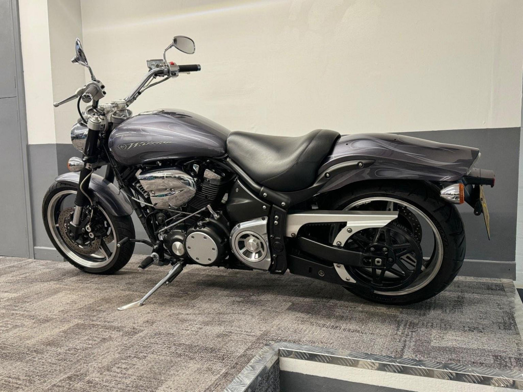 YAMAHA XV1700