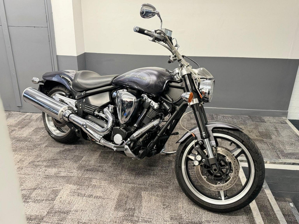 YAMAHA XV1700