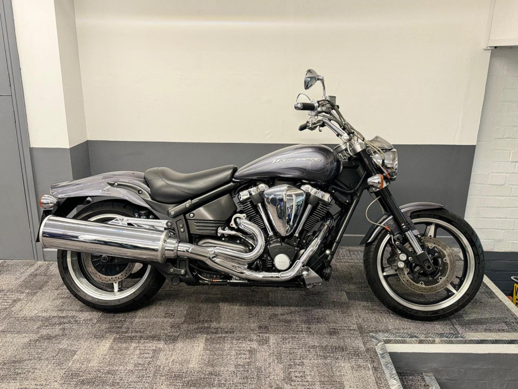 YAMAHA XV1700