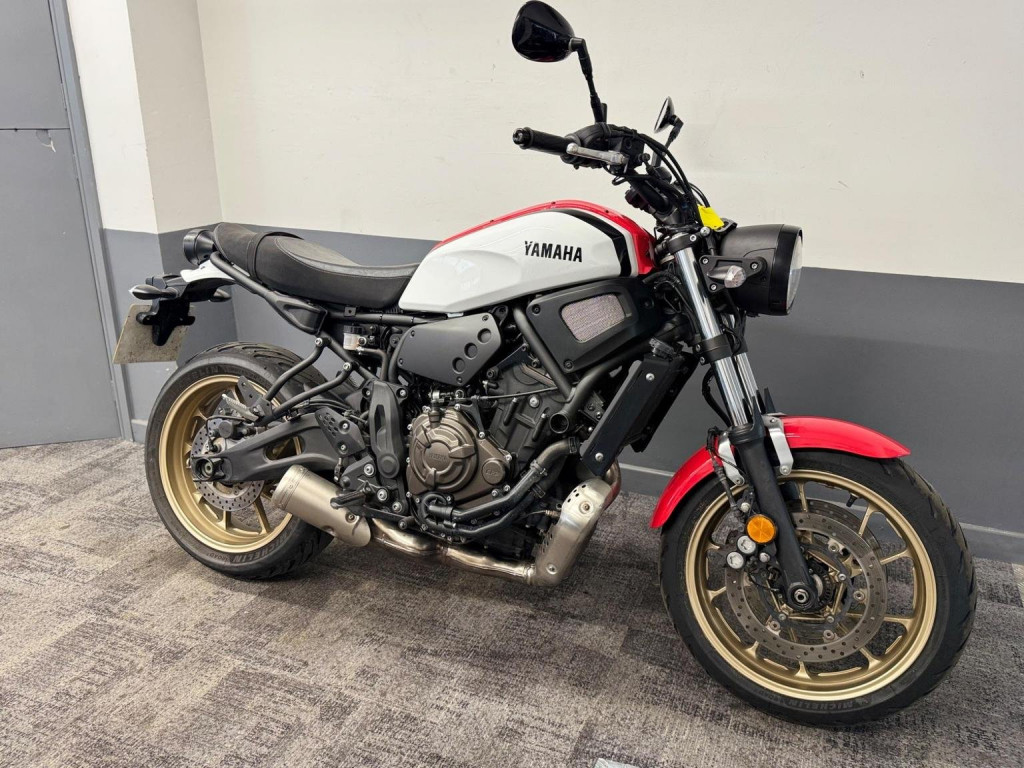 YAMAHA XSR700