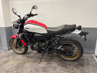 YAMAHA XSR700