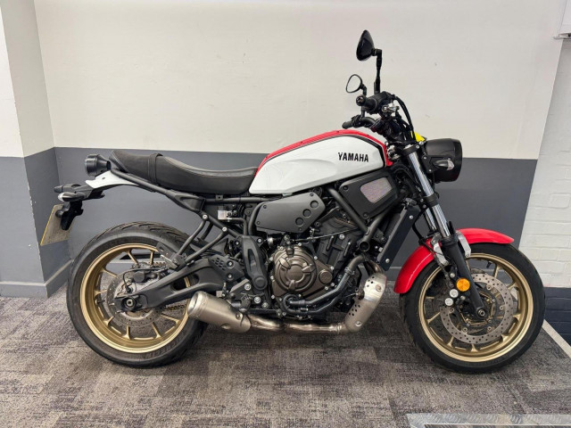 YAMAHA XSR700