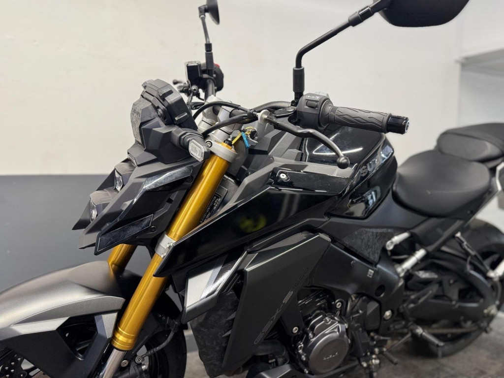 SUZUKI GSX-S1000